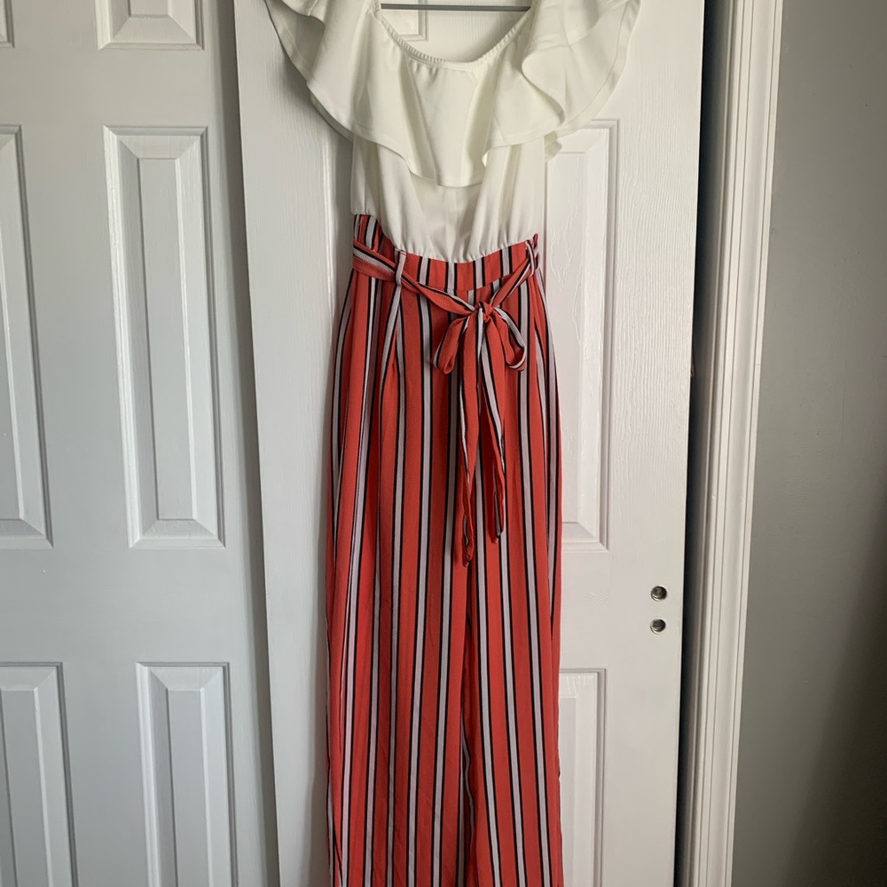 Size medium Francesca’s jumpsuit 🕶